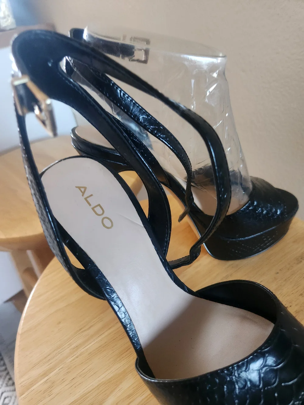 GORGEOUS ALDO Black Faux-Snakeskin Platform High Heels with Ankle Strap